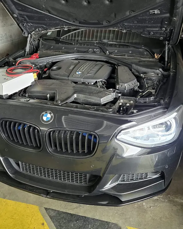 BMW Série 1 — compartiment moteur